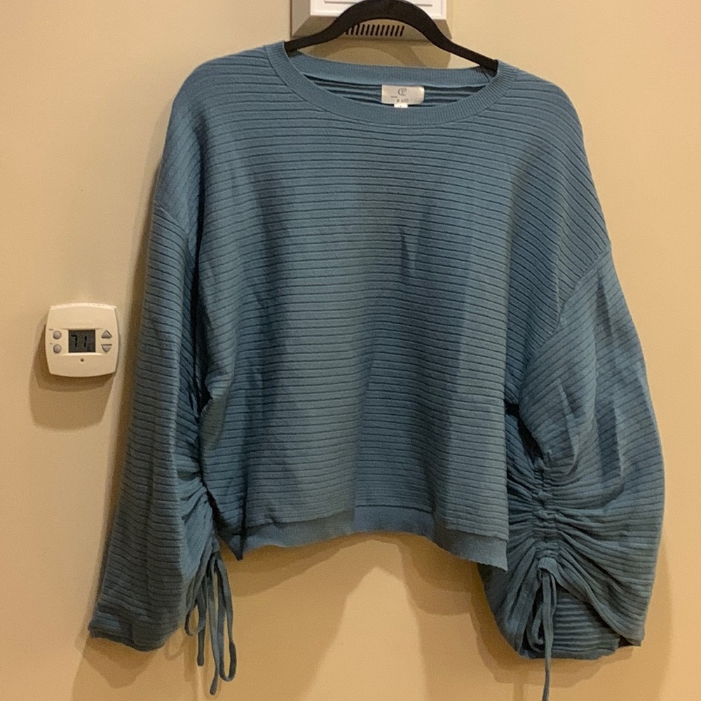 P Cill Cropped Sweatshirt with Bell Tie Sleeves - L